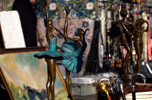 Ballerinas at antique market in Berlin